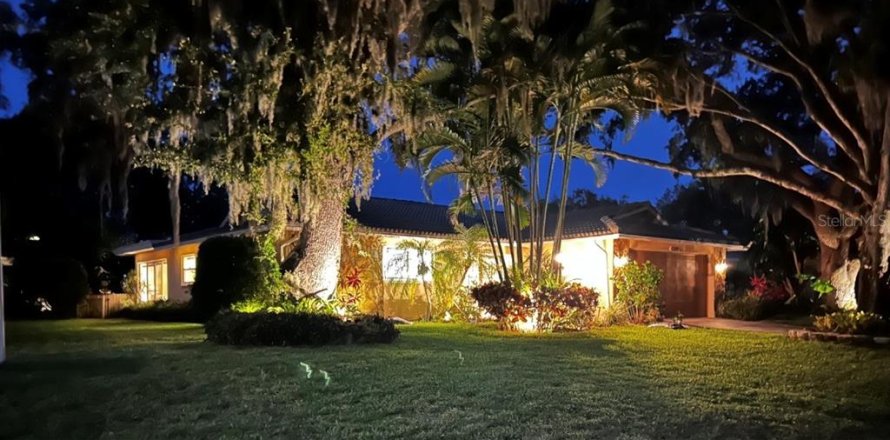 House in Palm Harbor, Florida 3 bedrooms, 137.03 sq.m. № 2197117