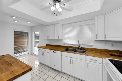 House in Palm Harbor, Florida 3 bedrooms, 137.03 sq.m. № 2197117 - photo 11