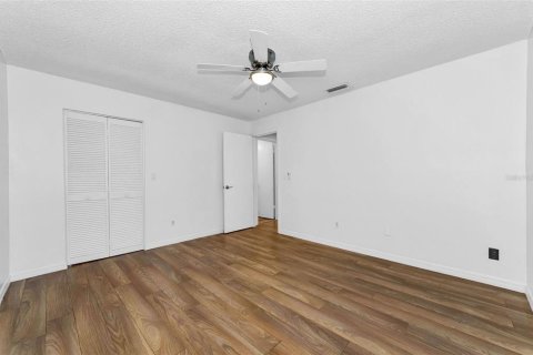 House in Palm Harbor, Florida 3 bedrooms, 137.03 sq.m. № 2197117 - photo 16