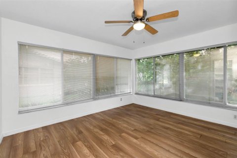 House in Palm Harbor, Florida 3 bedrooms, 137.03 sq.m. № 2197117 - photo 18