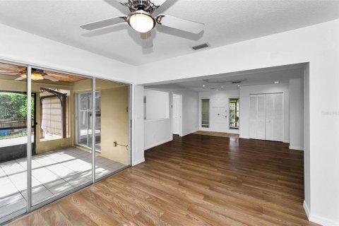 House in Palm Harbor, Florida 3 bedrooms, 137.03 sq.m. № 2197117 - photo 12