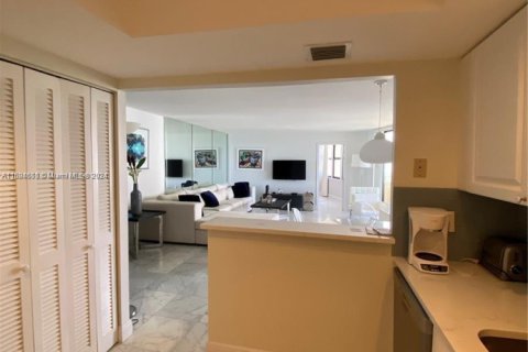 Condo in Riviera Beach, Florida, 2 bedrooms  № 1858592 - photo 5
