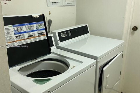 Снять в аренду кондоминиум в Ривьера-Бич, Флорида 2 спальни, 113.25м2, № 1858592 - фото 27