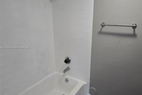 Copropriété à louer à Sunrise, Floride: 2 chambres, 91.6 m2 № 1926648 - photo 29