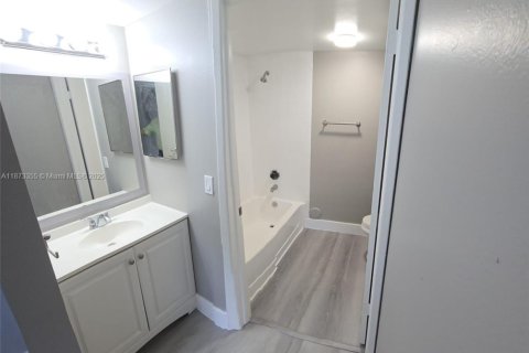 Copropriété à louer à Sunrise, Floride: 2 chambres, 91.6 m2 № 1926648 - photo 25