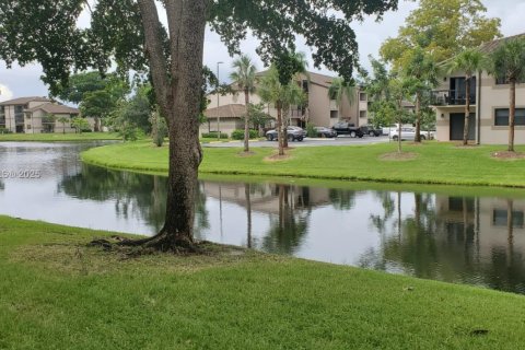 Copropriété à louer à Sunrise, Floride: 2 chambres, 91.6 m2 № 1926648 - photo 16
