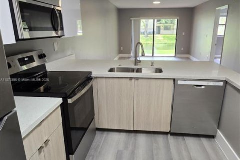 Copropriété à louer à Sunrise, Floride: 2 chambres, 91.6 m2 № 1926648 - photo 12