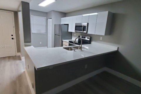 Copropriété à louer à Sunrise, Floride: 2 chambres, 91.6 m2 № 1926648 - photo 5