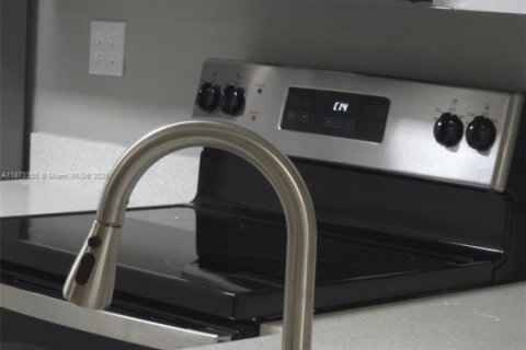 Copropriété à louer à Sunrise, Floride: 2 chambres, 91.6 m2 № 1926648 - photo 8