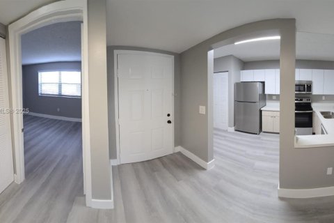 Copropriété à louer à Sunrise, Floride: 2 chambres, 91.6 m2 № 1926648 - photo 21