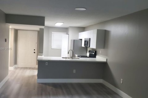 Copropriété à louer à Sunrise, Floride: 2 chambres, 91.6 m2 № 1926648 - photo 3