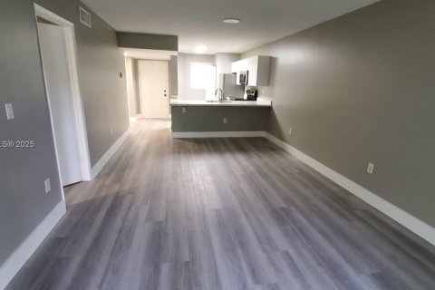 Copropriété à louer à Sunrise, Floride: 2 chambres, 91.6 m2 № 1926648 - photo 4