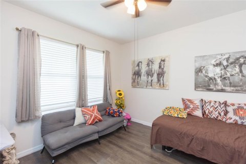 Casa en venta en Plant City, Florida, 4 dormitorios, 232.72 m2 № 2152368 - foto 5