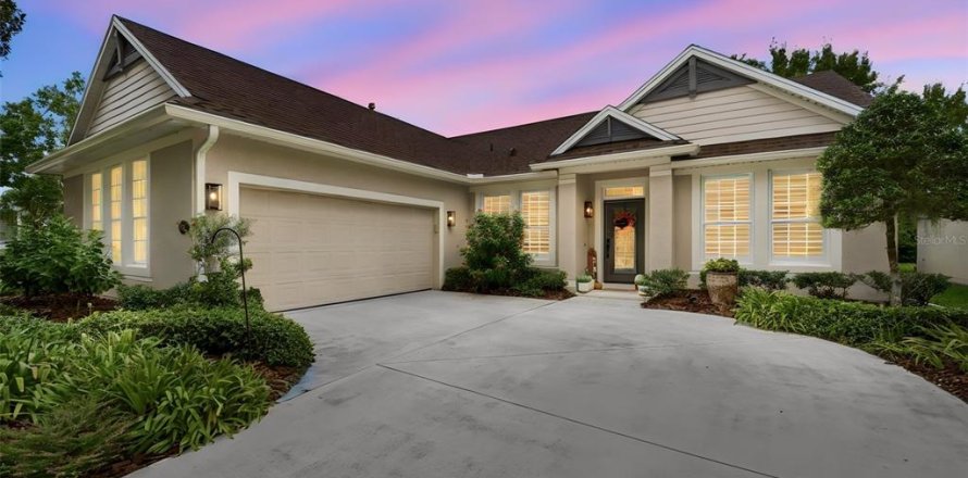 Casa en DeLand, Florida 3 dormitorios, 208.1 m2 № 2425519