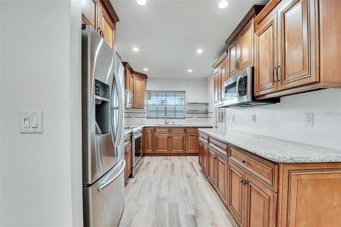 House in Orlando, Florida 4 bedrooms, 167.5 sq.m. № 1880735 - photo 3
