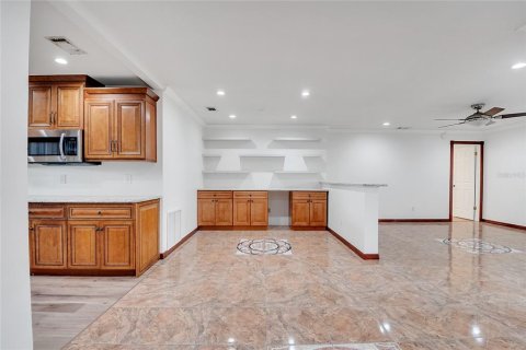 House in Orlando, Florida 4 bedrooms, 167.5 sq.m. № 1880735 - photo 8