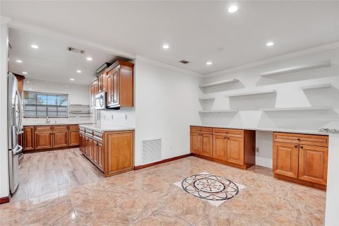 House in Orlando, Florida 4 bedrooms, 167.5 sq.m. № 1880735 - photo 9