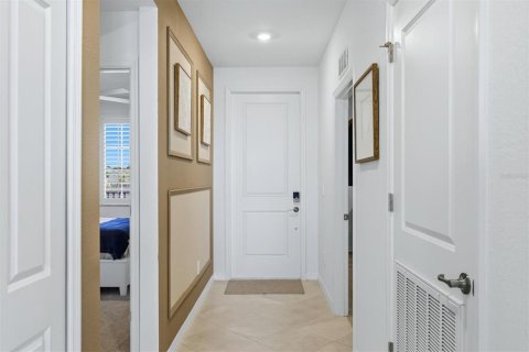 Copropriété à louer à Lakewood Ranch, Floride: 2 chambres, 107.21 m2 № 2416577 - photo 2