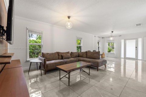 House in North Miami, Florida 3 bedrooms, 167.22 sq.m. № 1883853 - photo 12