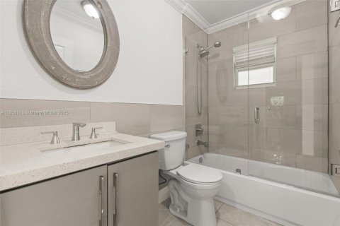 Casa en alquiler en North Miami, Florida, 3 dormitorios, 167.22 m2 № 1883853 - foto 9