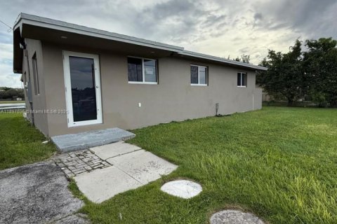Villa ou maison à vendre à Homestead, Floride: 3 chambres, 100.33 m2 № 1948876 - photo 1