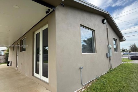 Villa ou maison à vendre à Homestead, Floride: 3 chambres, 100.33 m2 № 1948876 - photo 2