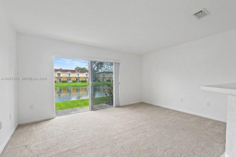 Touwnhouse à vendre à Miramar, Floride: 3 chambres № 2257678 - photo 9