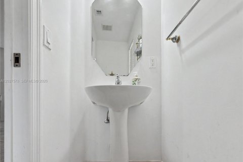 Touwnhouse à vendre à Miramar, Floride: 3 chambres № 2257678 - photo 8