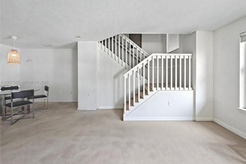 Touwnhouse à vendre à Miramar, Floride: 3 chambres № 2257678 - photo 2