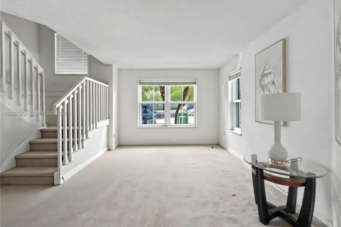 Touwnhouse à vendre à Miramar, Floride: 3 chambres № 2257678 - photo 3