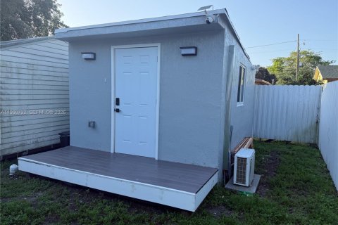 Commercial property in Miami, Florida 2 bedrooms, 101.73 sq.m. № 2053056