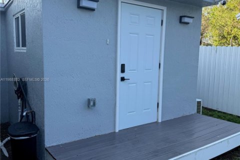 Commercial property in Miami, Florida 2 bedrooms, 101.73 sq.m. № 2053056 - photo 2