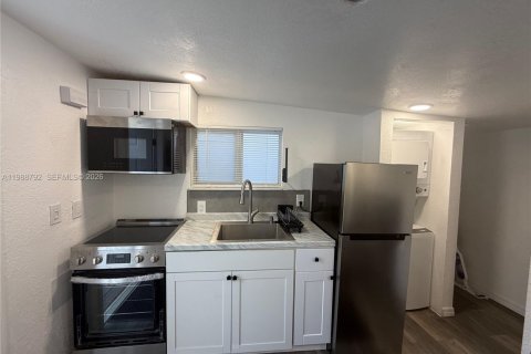 Commercial property in Miami, Florida 2 bedrooms, 101.73 sq.m. № 2053056 - photo 5