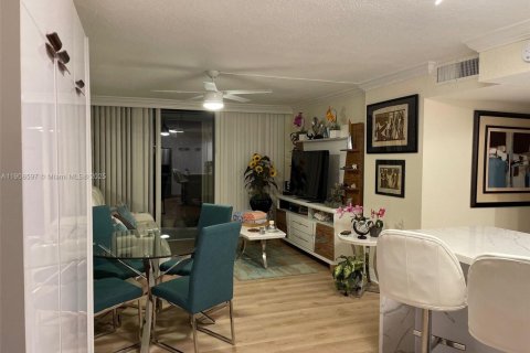 Купить кондоминиум в Майами, Флорида 2 спальни, 83.61м2, № 1972124 - фото 3