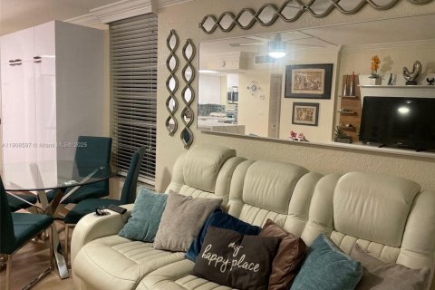 Купить кондоминиум в Майами, Флорида 2 спальни, 83.61м2, № 1972124 - фото 2
