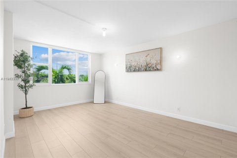 Copropriété à vendre à Hollywood, Floride: 2 chambres, 105.17 m2 № 1999381 - photo 16