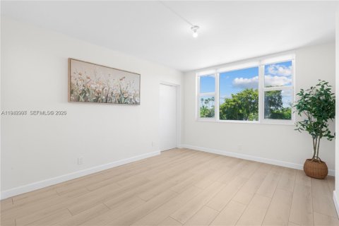 Copropriété à vendre à Hollywood, Floride: 2 chambres, 105.17 m2 № 1999381 - photo 10