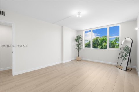 Copropriété à vendre à Hollywood, Floride: 2 chambres, 105.17 m2 № 1999381 - photo 17