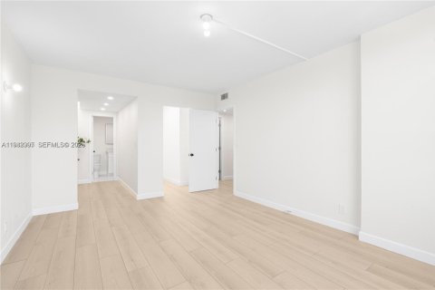 Copropriété à vendre à Hollywood, Floride: 2 chambres, 105.17 m2 № 1999381 - photo 19