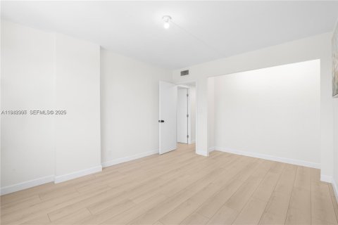 Copropriété à vendre à Hollywood, Floride: 2 chambres, 105.17 m2 № 1999381 - photo 11