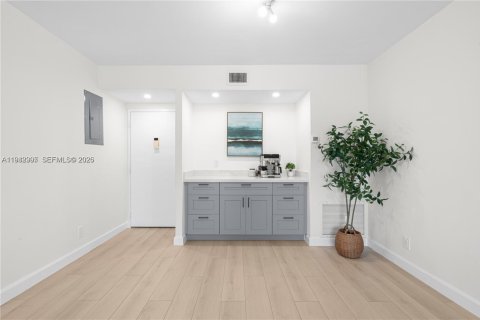 Copropriété à vendre à Hollywood, Floride: 2 chambres, 105.17 m2 № 1999381 - photo 7