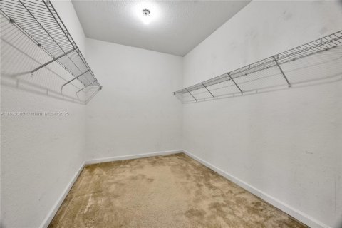 Adosado en alquiler en Miami, Florida, 3 dormitorios, 161 m2 № 1945117 - foto 18