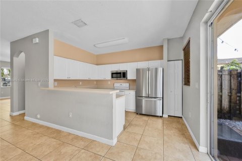 Adosado en alquiler en Miami, Florida, 3 dormitorios, 161 m2 № 1945117 - foto 7