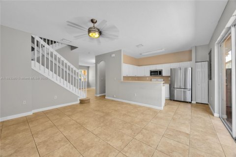 Adosado en alquiler en Miami, Florida, 3 dormitorios, 161 m2 № 1945117 - foto 5