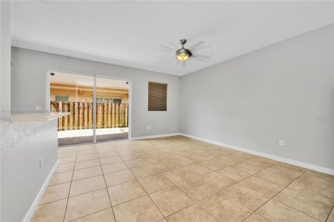 Adosado en alquiler en Miami, Florida, 3 dormitorios, 161 m2 № 1945117 - foto 4