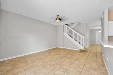 Adosado en alquiler en Miami, Florida, 3 dormitorios, 161 m2 № 1945117 - foto 6