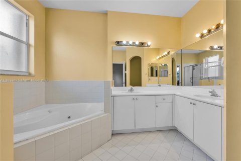 Adosado en alquiler en Miami, Florida, 3 dormitorios, 161 m2 № 1945117 - foto 16