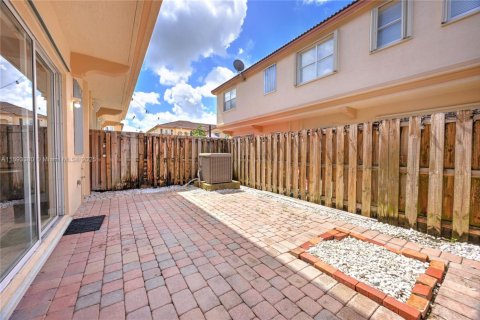 Adosado en alquiler en Miami, Florida, 3 dormitorios, 161 m2 № 1945117 - foto 10