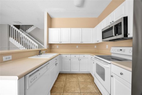 Adosado en alquiler en Miami, Florida, 3 dormitorios, 161 m2 № 1945117 - foto 8