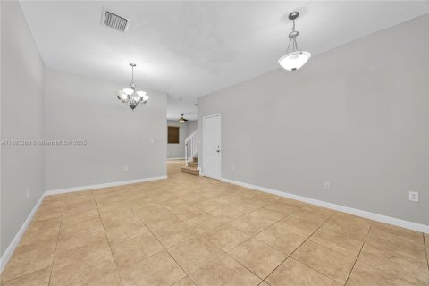 Adosado en alquiler en Miami, Florida, 3 dormitorios, 161 m2 № 1945117 - foto 3